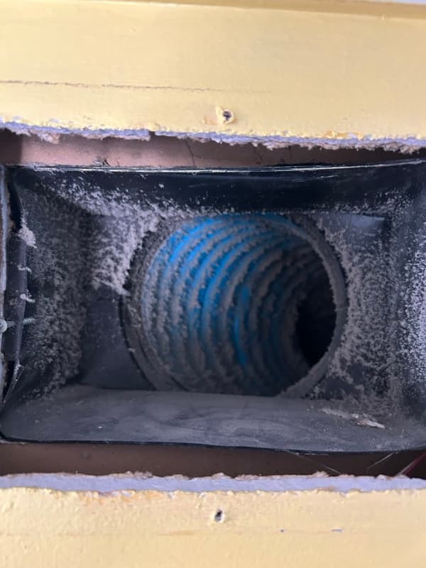 Avant — Conduit principal — accumulation de poussière